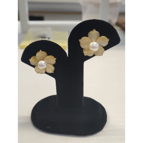Yellow Mother of Pearl Flower Jackets & 7mm Pearl Stud Earrings Silver Posts GSJ - Picture 2 of 7